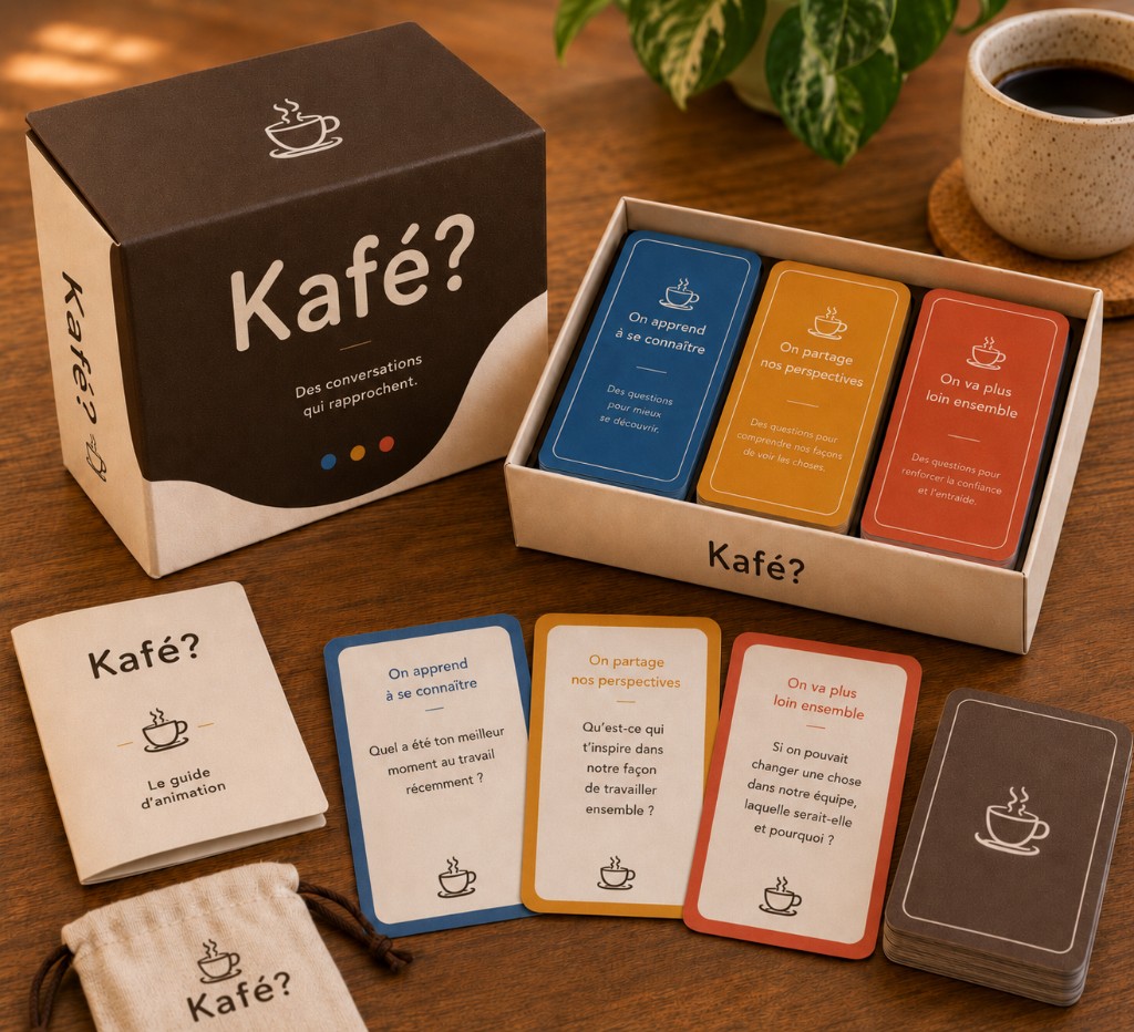 Boîte Café entre nous avec 3 paquets de cartes colorées